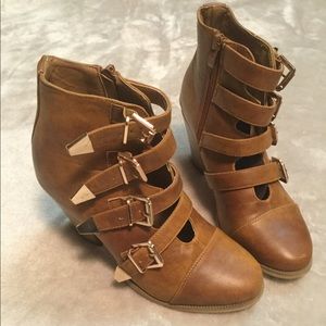 Carmel color ankle bootie with heel size 7 1/2